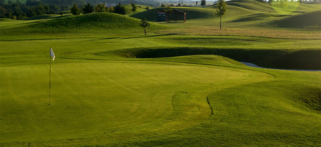 Verejna Golfova Hriste V Cr (Golf Club, 18jamkové hřiště, Klíčové vlastnosti, Klub disponuje) Verejna Golfova Hriste V Cr